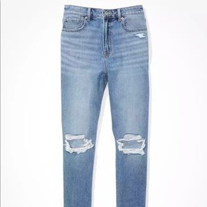 AE American Eagle Ripped Mom Jeans NWT